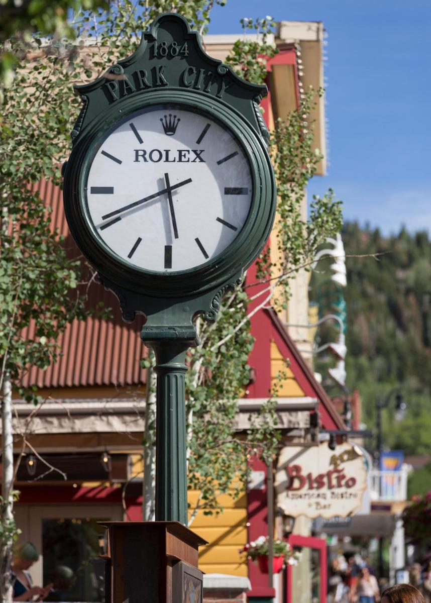 Popular attractions Area Nearby Property